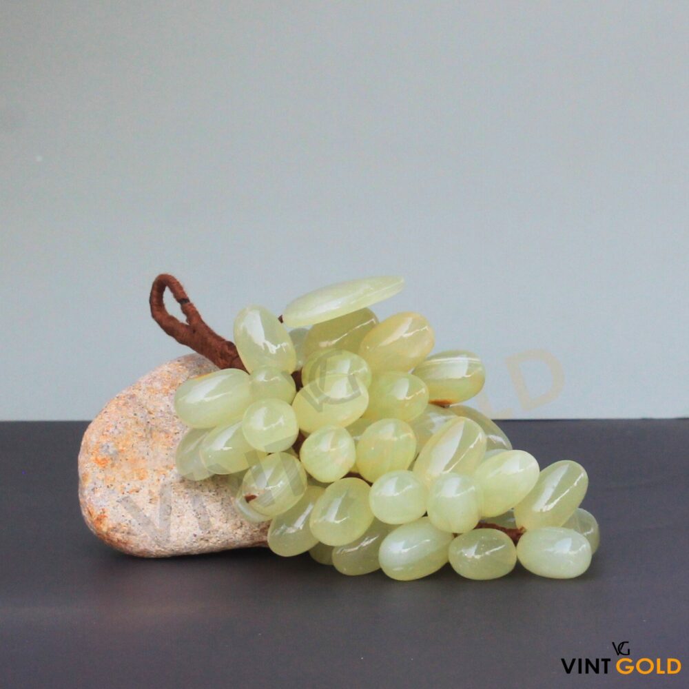 Onyx Grapes Bunch